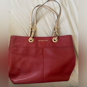 Gorgeous 😍  Michael Kors MK Shoulder Bag in Red 🔥 preloved condition! Hot 🔥